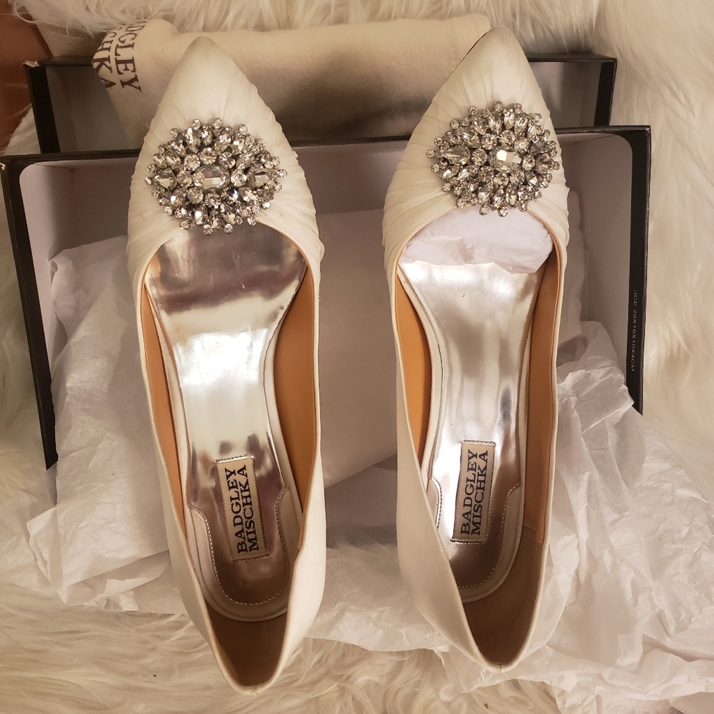 Badgley Mischka Like New Satin Pegasis Pumps, Sz 9 - Picture 6 of 14